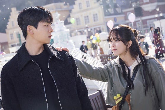 チェ・ジョンヒョプ、キム・ソヒョン(C)IOKCOMPANY Co.,Ltd.