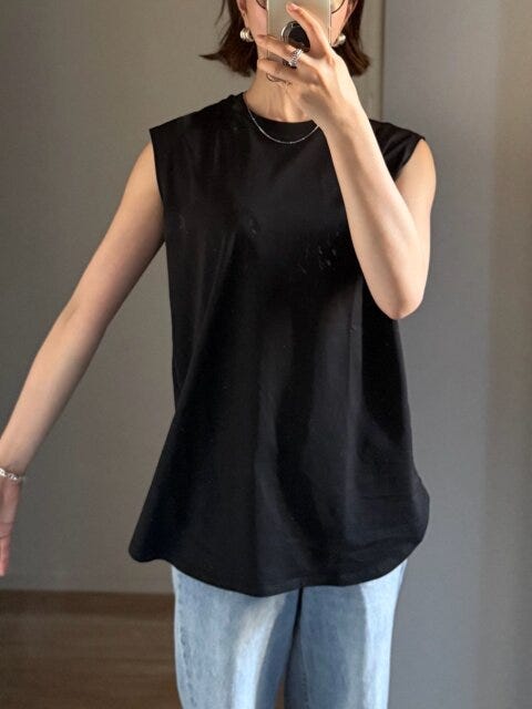 ユニクロ　エアリズムコットンT／ノースリーブ　BLACK　着用