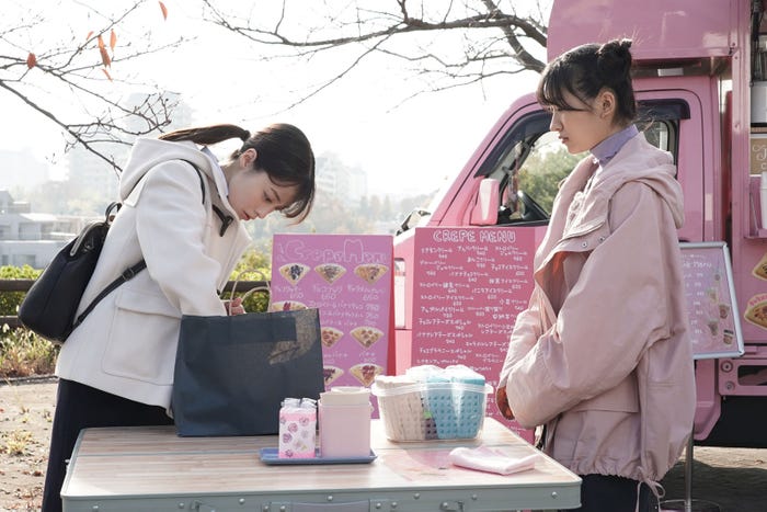 (左から)橋本環奈、前野えま「トクメイ!警視庁特別会計係」第10話(C)カンテレ