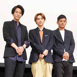 （左から）浅香航大、吉沢亮、中前勇児監督（C）モデルプレス