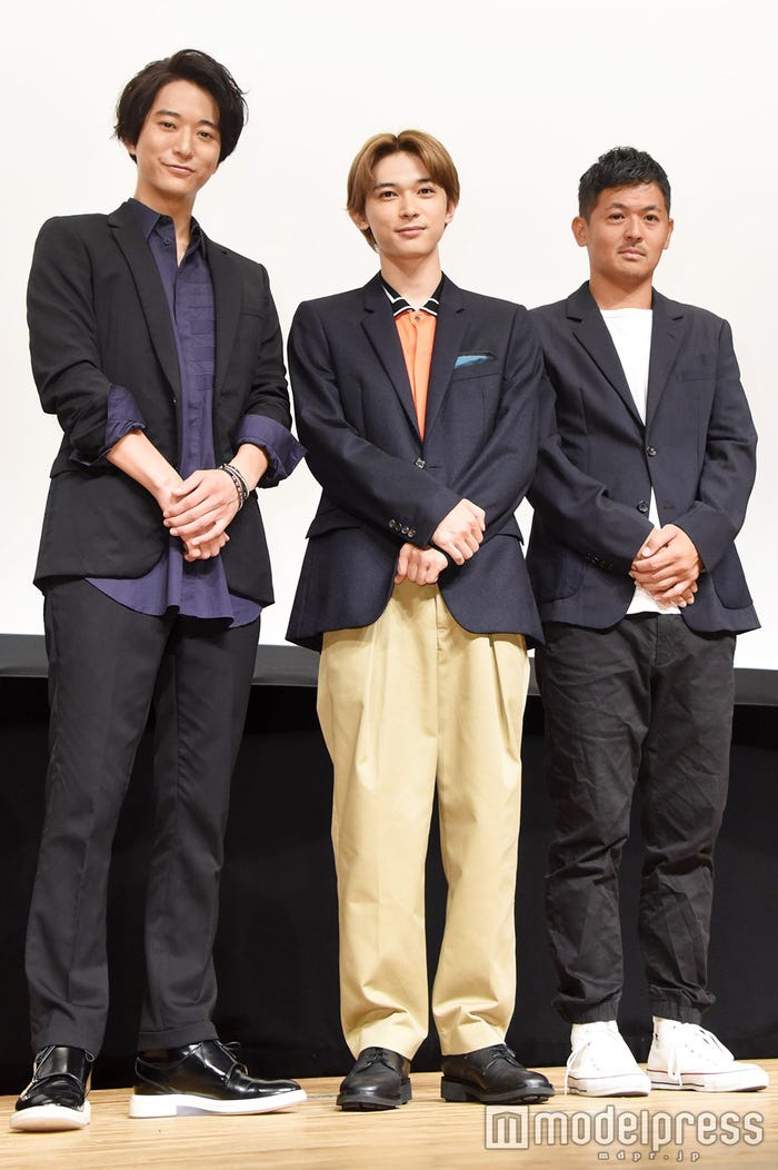 (左から)浅香航大、吉沢亮、中前勇児監督(C)モデルプレス