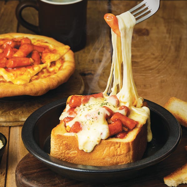 ソルビン、韓国で話題のランチメニュー“いちご”と“トッポギ”のトーストが日本初登場