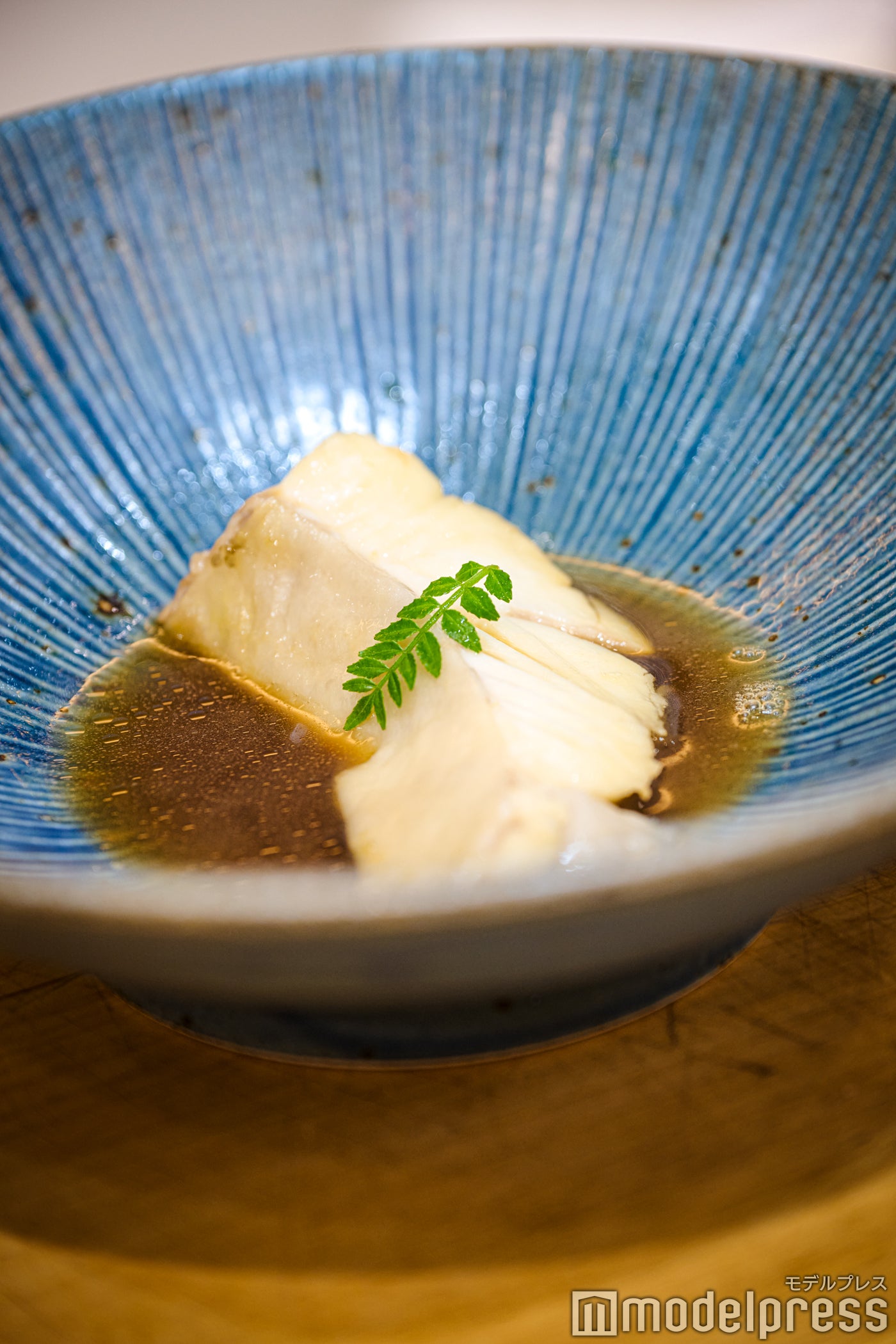 濃厚な旨味と弾力を堪能（C）モデルプレス