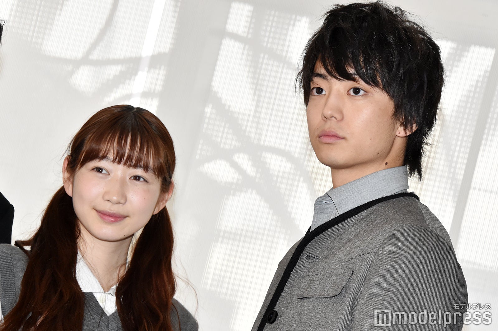 岡本夏美、伊藤健太郎 （C）モデルプレス