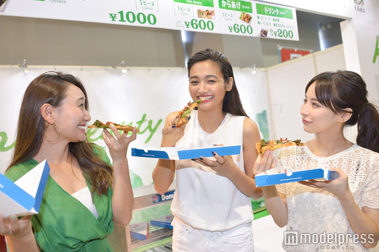 「ケールビューティー」の美味しさに感激 （C）モデルプレス