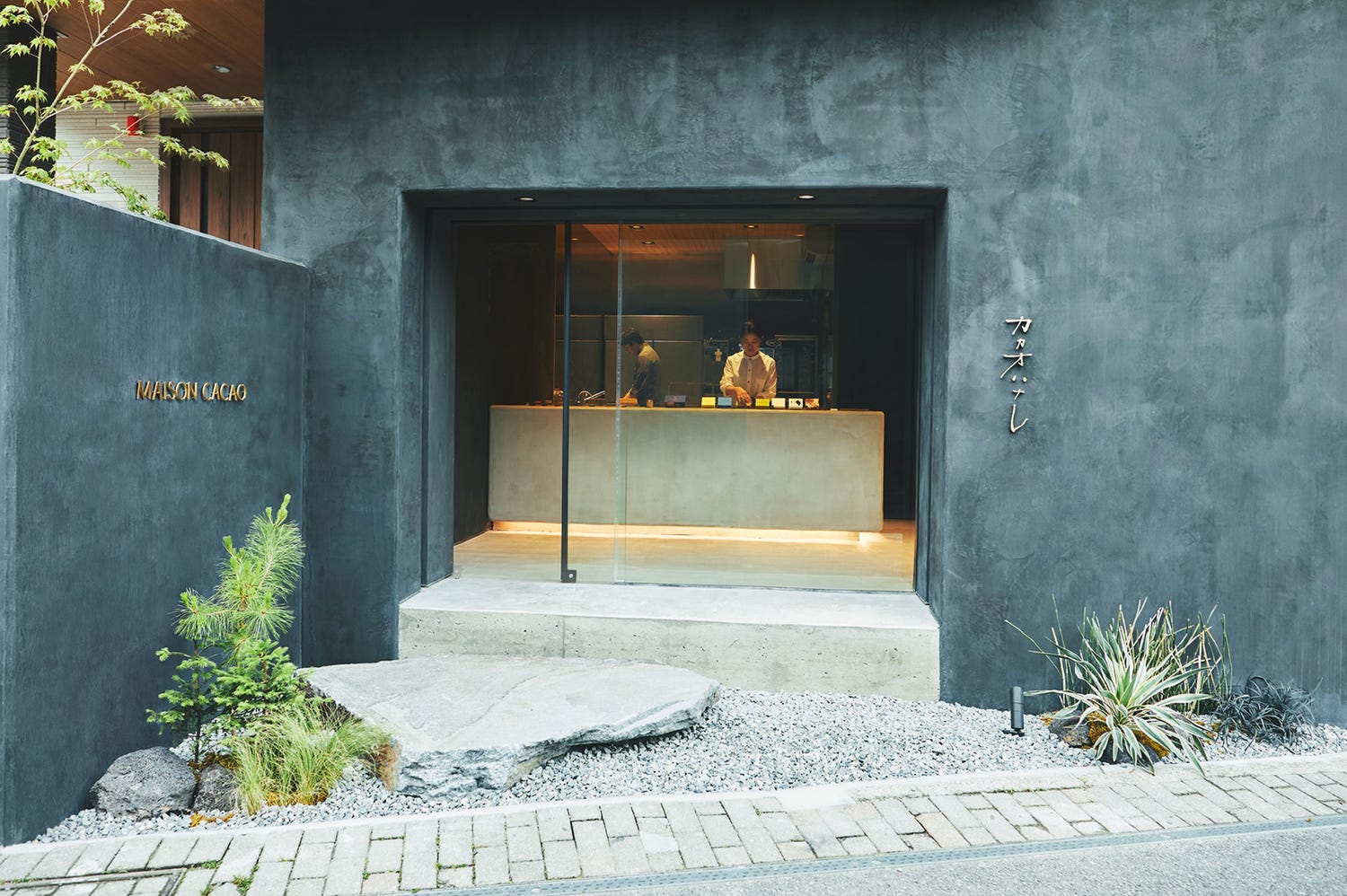 鎌倉に生チョコ専門店「カカオハナレ」限定チョコエクレアや紫陽花色ソーダ提供