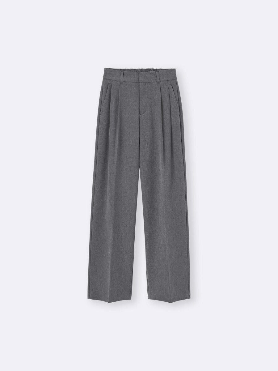 GUのグレーのタックワイドパンツ