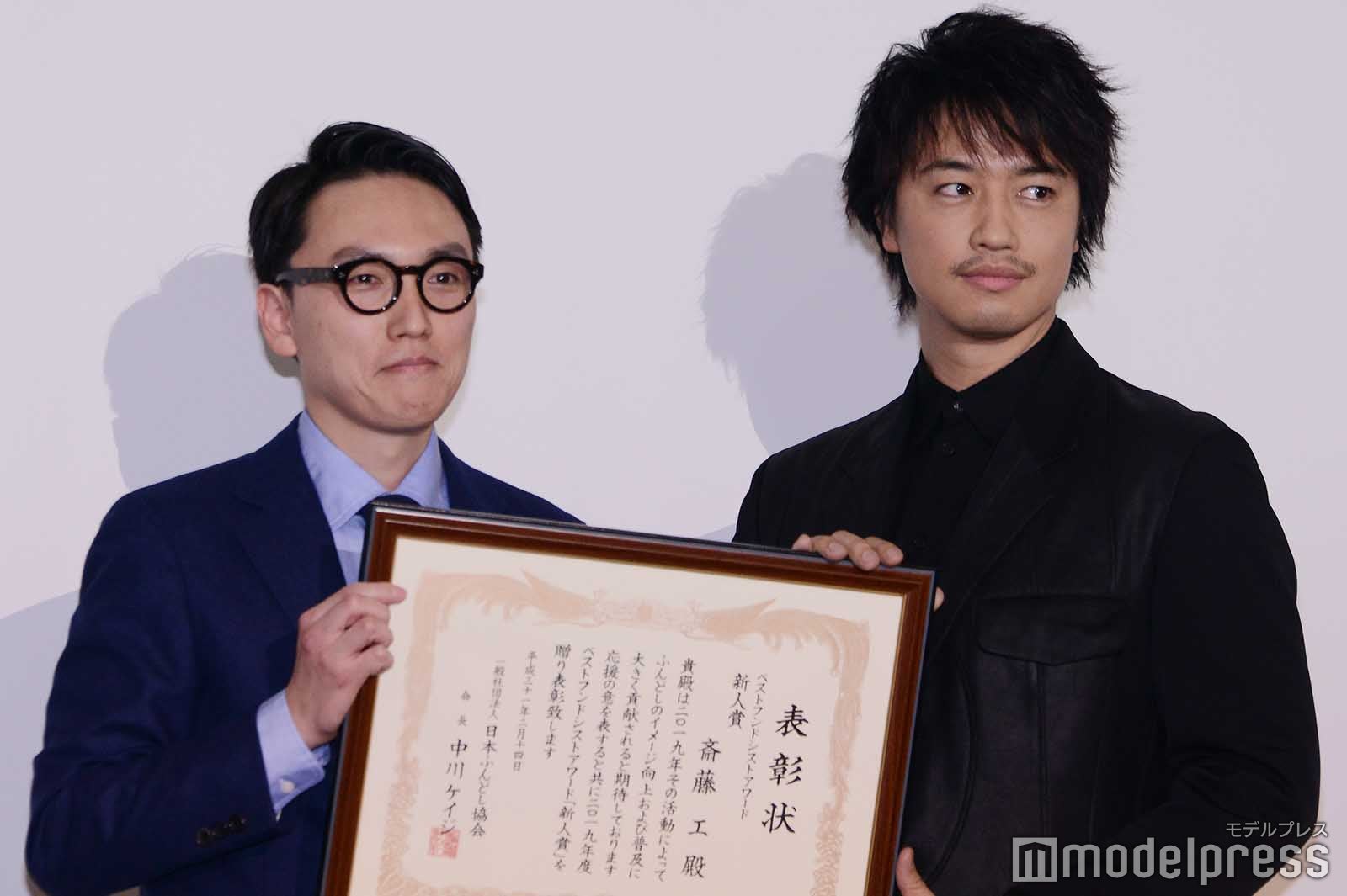 斎藤工（右） （C）モデルプレス