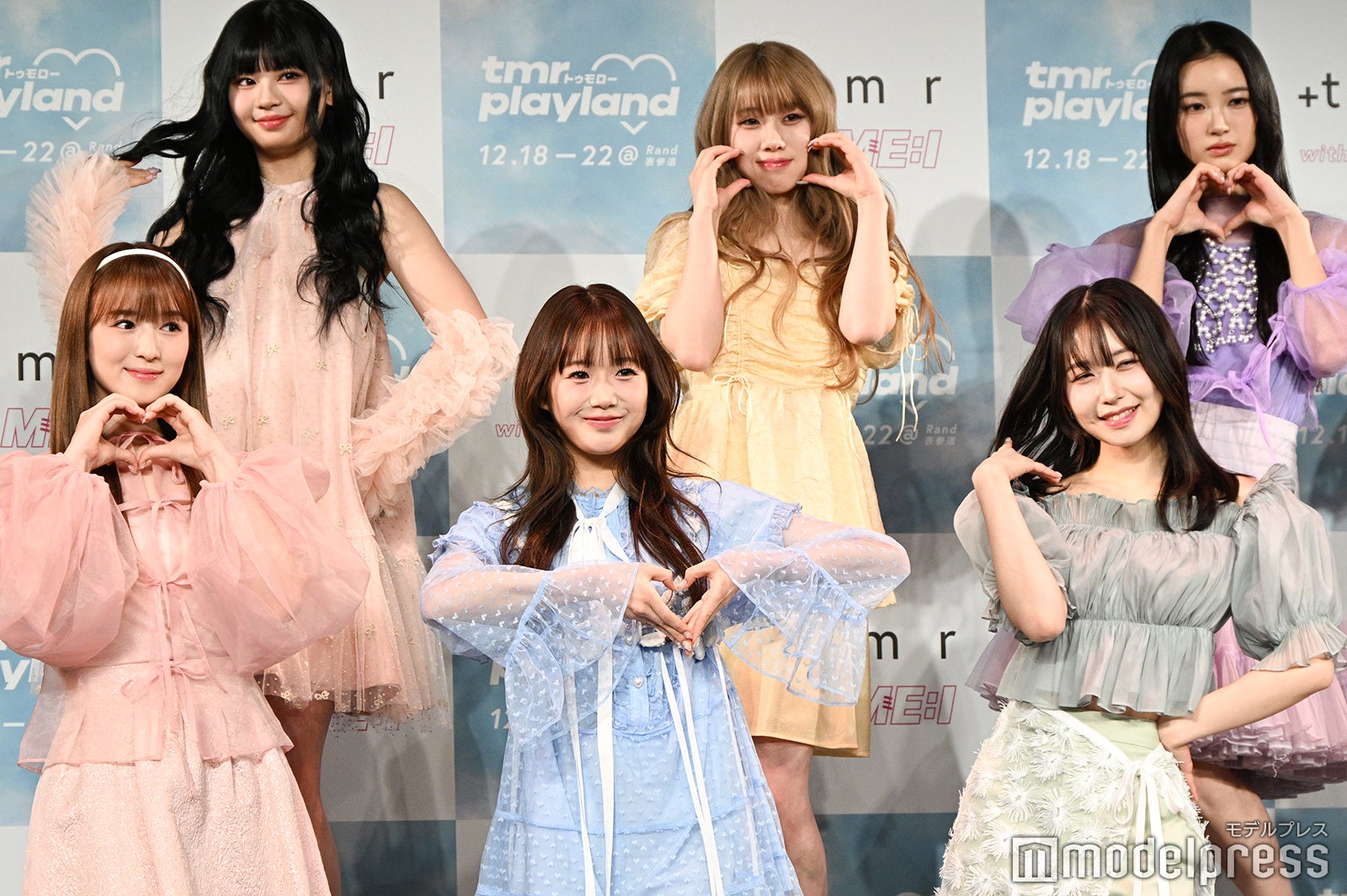 （後列）RINON（村上璃杏）、AYANE（高見文寧）、MIU（櫻井美羽）、（前列）SUZU（山本すず）、KEIKO（清水恵子）、MOMONA（笠原桃奈）（C）モデルプレス