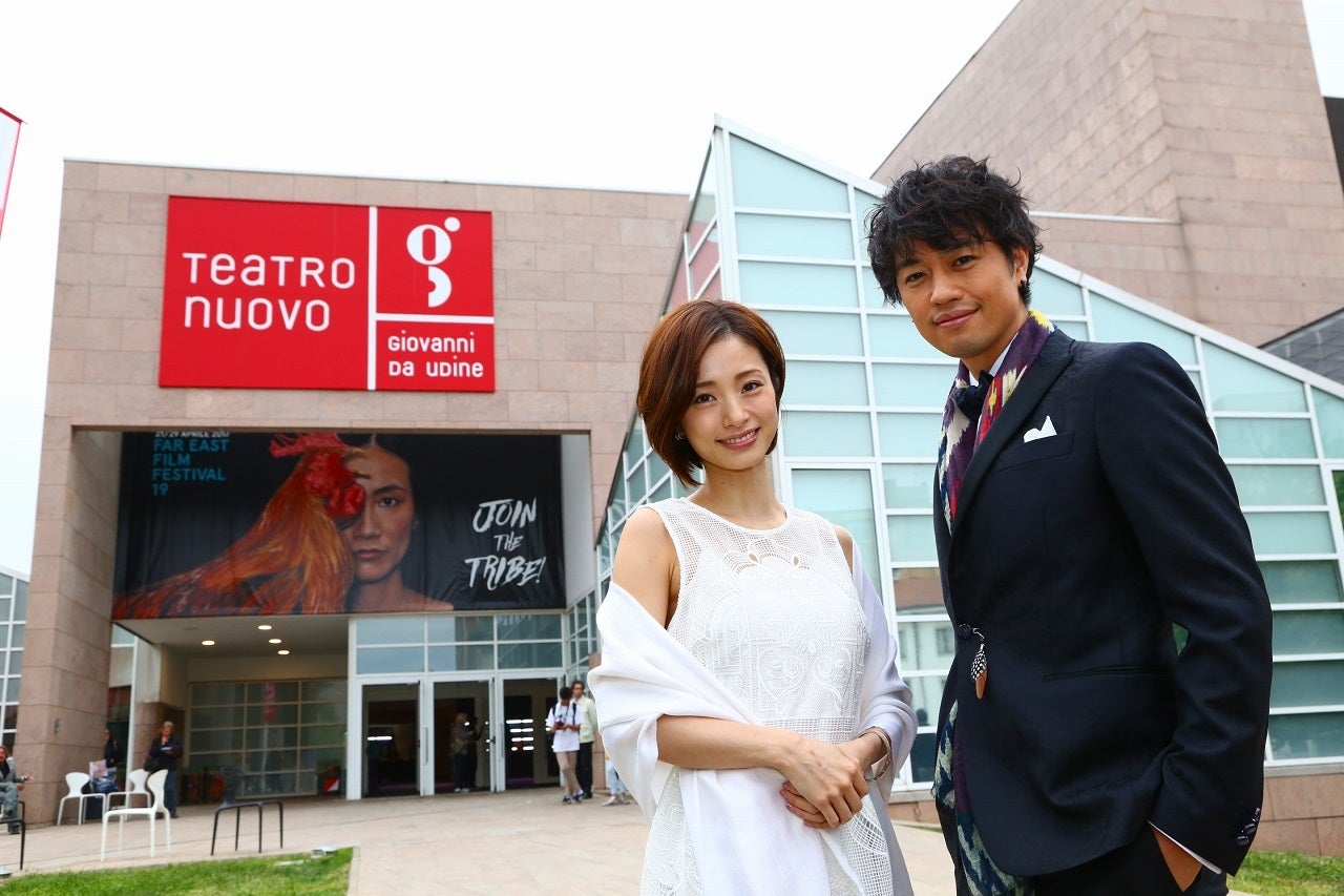 上戸彩、斎藤工 （C）2017フジテレビジョン　東宝　FNS27社