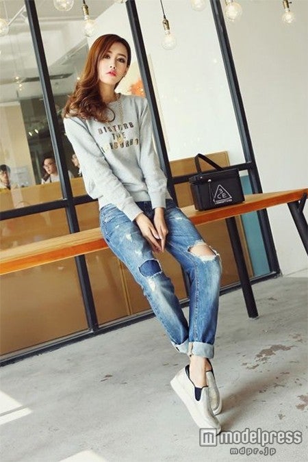 ロールアップすれば足首もスッキリ／写真提供：「JASIA」4,990円（税込）