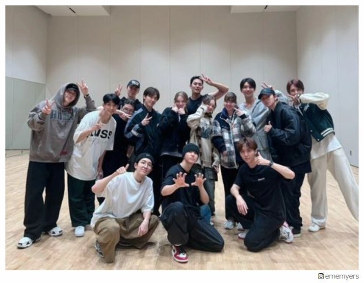 “大のSEVENTEENファン”「ウェンズデー」エマ・マイヤーズ、本人と対面果たす 記念ショットに「遂に」「エスクプスもいて感動」と反響