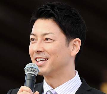 元テレ朝アナ富川氏 芸能界入りのイケメン長男の高校卒業報告 親子ショットも反響「愛する息子2人に囲まれて」
