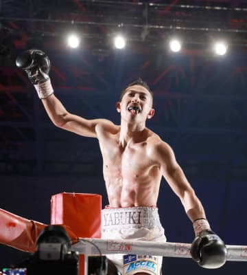 矢吹正道が初防衛 倒れない男からプロ初含む2度のダウン奪取→12回KO勝利 強敵を退け「しょうもない試合でしたけど頑張りました」