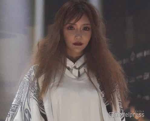 明日花キララ、圧倒的オーラで堂々ランウェイ