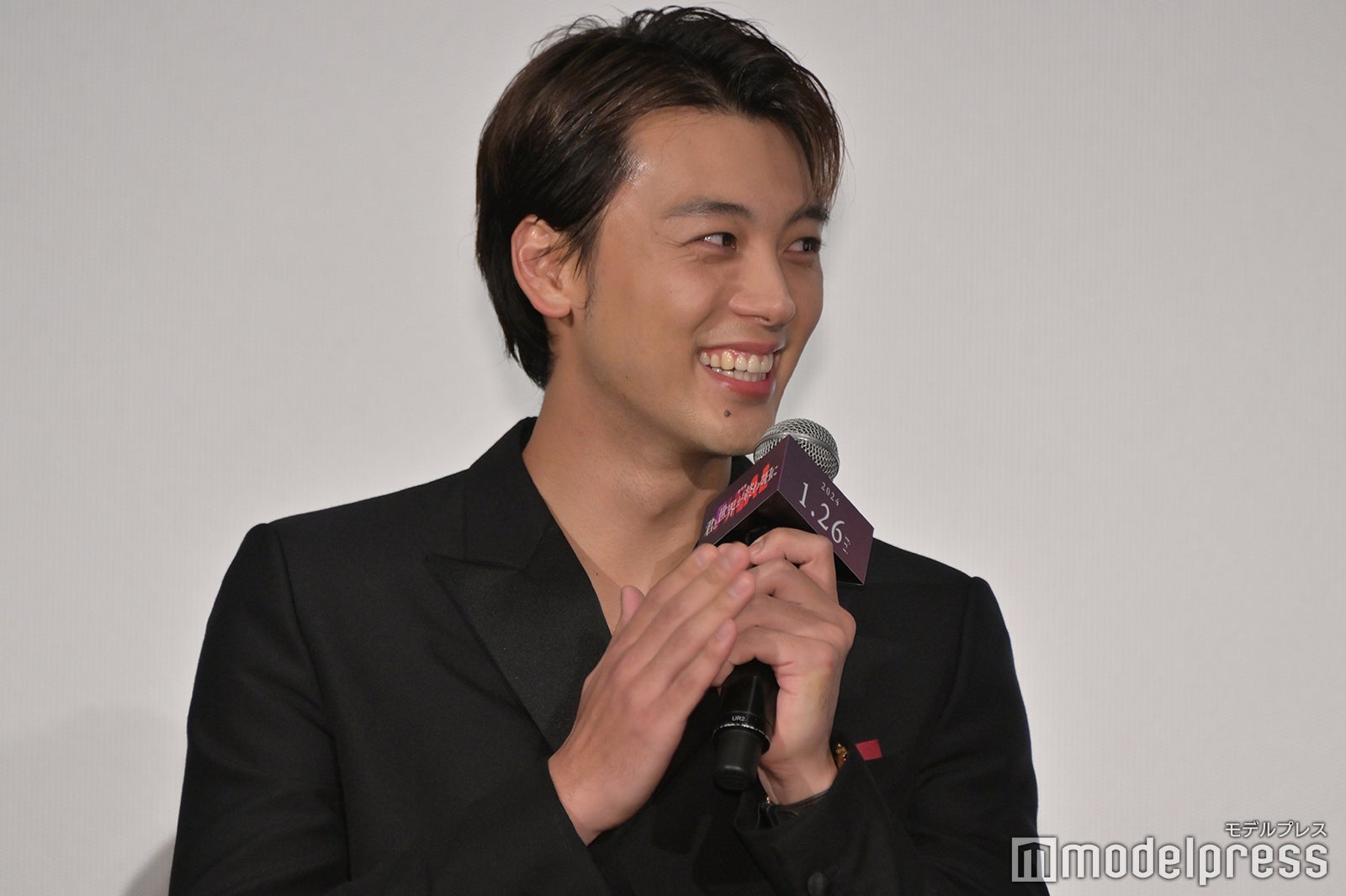 窪塚愛流が緊張している姿を微笑ましく見守る竹内涼真（C）モデルプレス