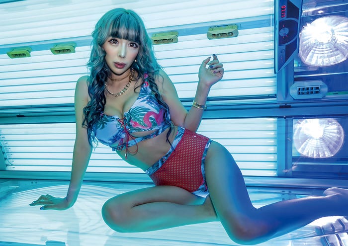 「LOALO」モデル・霜月るな (提供画像)