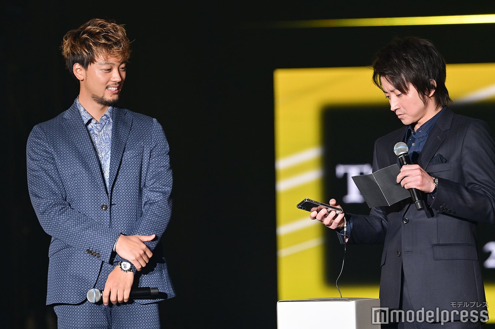 竹内涼真＆藤原竜也（C）モデルプレス