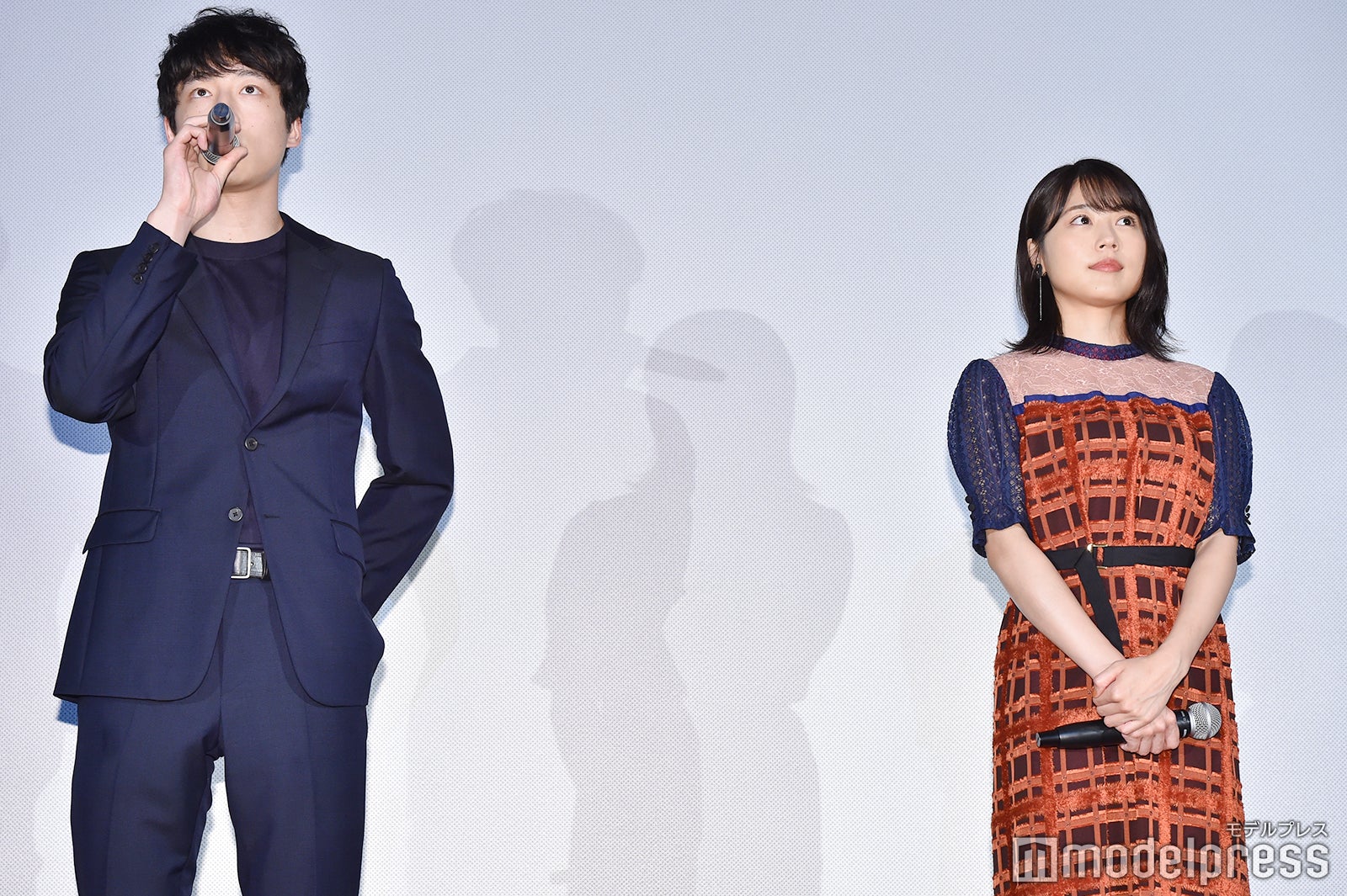 （左から）坂口健太郎、有村架純（C）モデルプレス