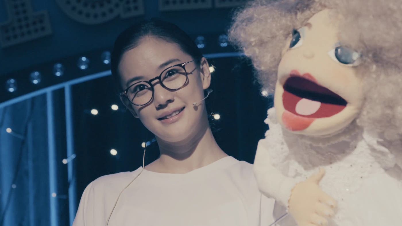 蒼井優と「輝子」の軽快な掛け合い