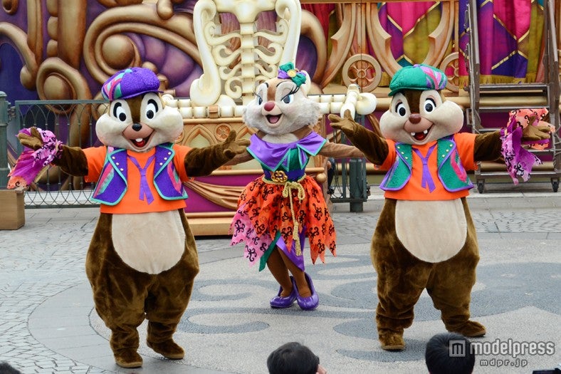 新プログラム「ウェルカム・スケルトン・フレンズ」／（左から）チップ、クラリス、デール