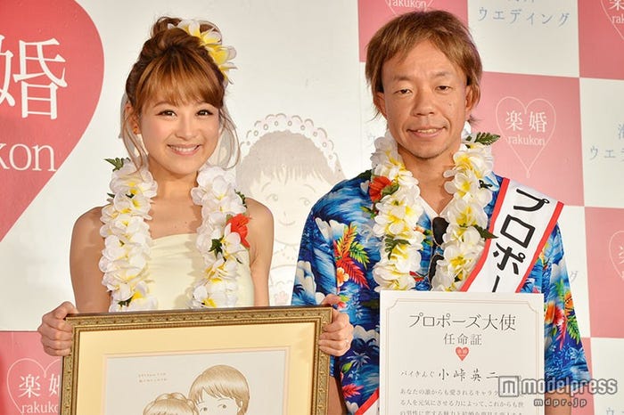 (左から)鈴木奈々、小峠英二