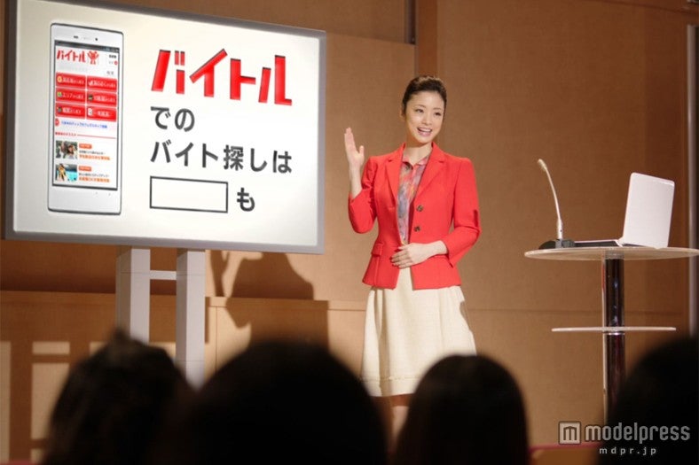 上戸彩／「バイトル」新テレビCM「みえる」篇より
