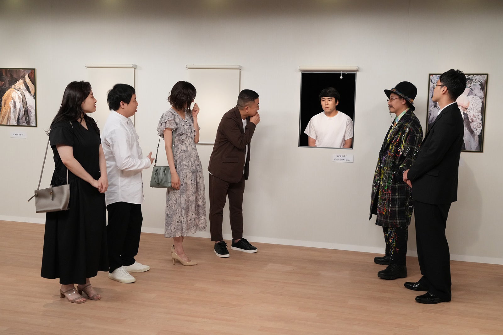 （左から）丸山礼、せいや、岡崎紗絵、松尾駿、秋山寛貴、長田庄平、菊田竜大 （C）フジテレビ