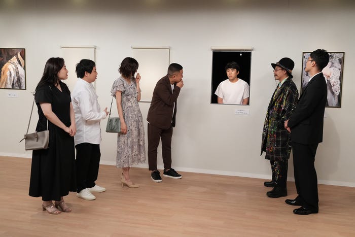 (左から)丸山礼、せいや、岡崎紗絵、松尾駿、秋山寛貴、長田庄平、菊田竜大 (C)フジテレビ