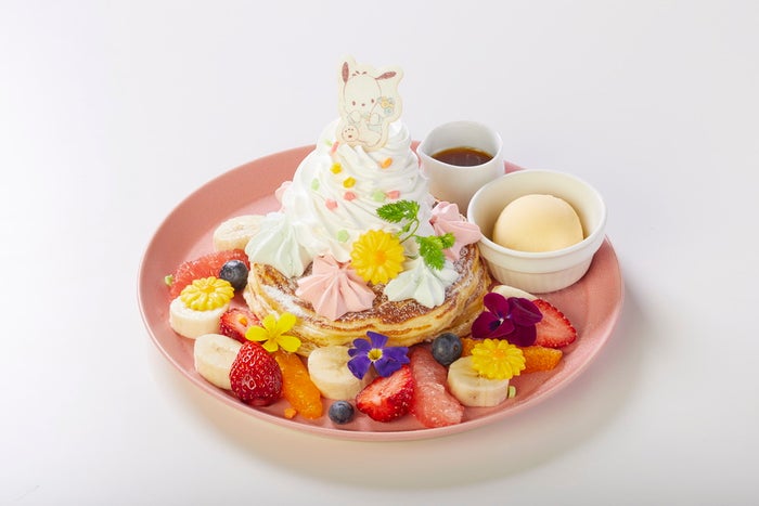 【おさんぽ途中のポチャッコ お花畑パンケーキ】1,518円/提供画像