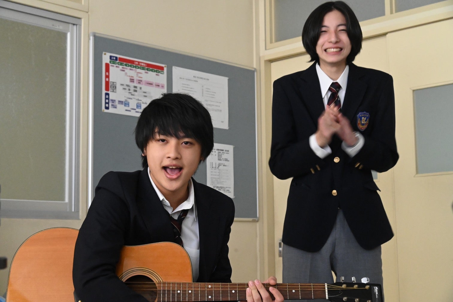 前川佑、宮本⿓之介／「顔だけ先生」第8話より（C）東海テレビ