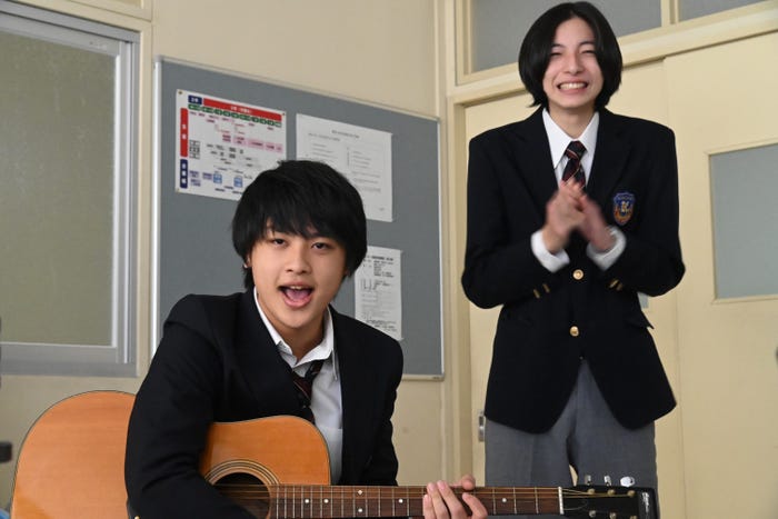 前川佑、宮本⿓之介/「顔だけ先生」第8話より(C)東海テレビ