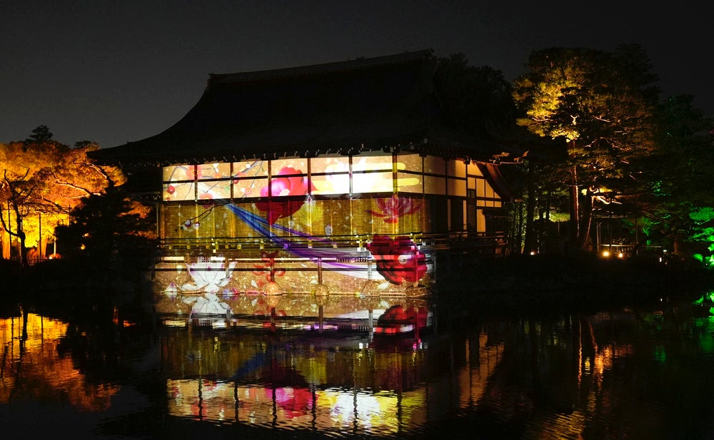 京都「NAKEDヨルモウデ 平安神宮2022」新年をアートで祝う冬限定ライトアップ