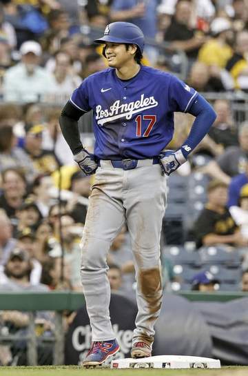 大谷翔平 スタメン発表後に荒ぶるデコピン動画投稿 ファンほっこり「ベンチスタートなのに」「暴れてても可愛いのずるい」「吞んべぇなのかな？」