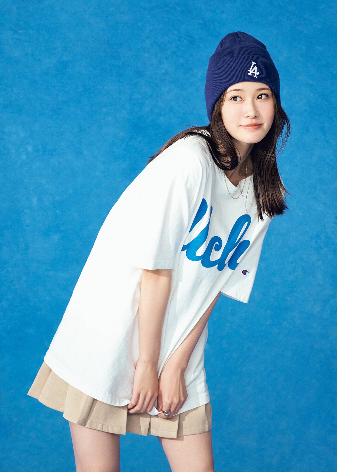 生見愛瑠、美ウエストライン披露「smart」2年ぶり表紙登場