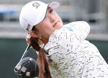 19歳、加藤麗奈が涙のツアー初優勝！通算22アンダーで皆吉、仲宗根の追撃振り切る「今週のプレーで自分に自信を持つことができました」