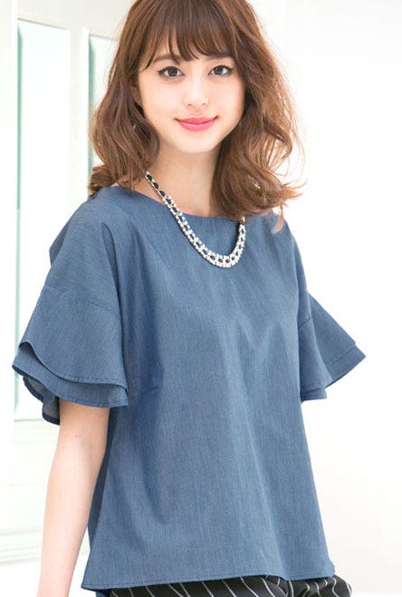 カットデニム☆ラッフルフレア袖ブラウストップス「神戸レタス」2490円(税込)/画像提供:神戸レタス
