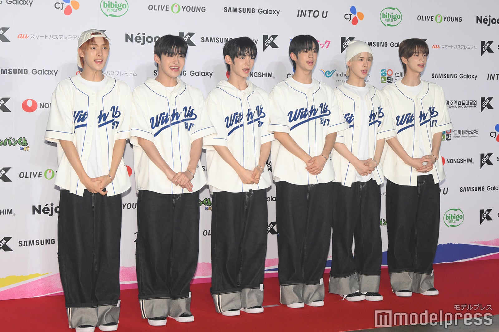 TWS（左から）YOUNGJAE、JIHOON、HANJIN、DOHOON、KYUNGMIN、SHINYU（C）モデルプレス