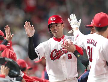 広島が連敗を「3」で止める 森下が7回1失点で2勝目 打線は秋山＆野間のベテラン勢が意地 首位・ヤクルトとの接戦制す