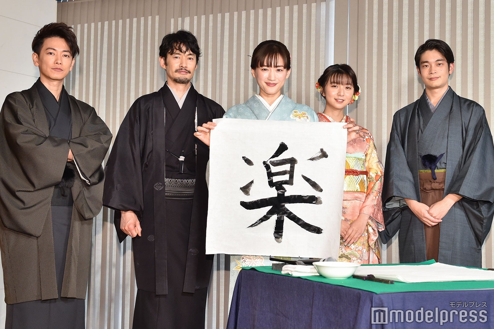 佐藤健、竹野内豊、綾瀬はるか、上白石萌歌、井之脇海 （C）モデルプレス