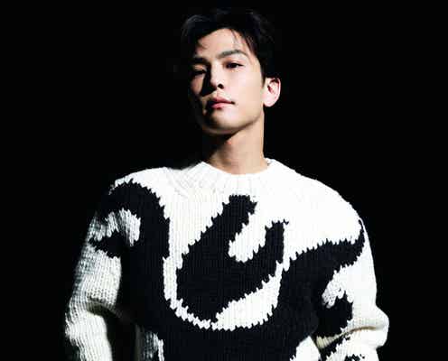 三代目JSB岩田剛典、ルイ・ヴィトンをクールに着こなし 「ハーパーズ バザー」表紙に登場