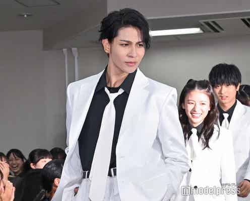 Snow Manラウール、出口夏希らと高校にサプライズ登場 挫折経験明かす「運命だったよって気持ちで」【赤羽骨子のボディガード】