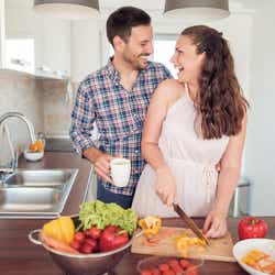 モデルプレス - 「料理下手なのになんで?」料理が苦手でも好かれる女子の特徴