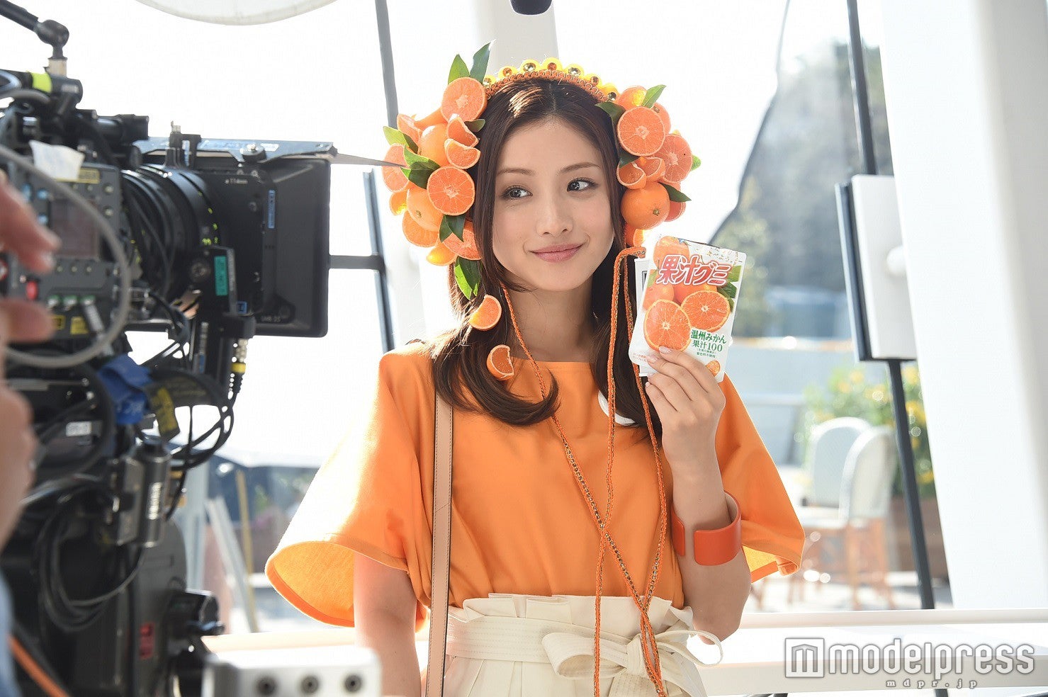 石原さとみ／新TVCM「ヘッドホンみかん」篇メイキングより