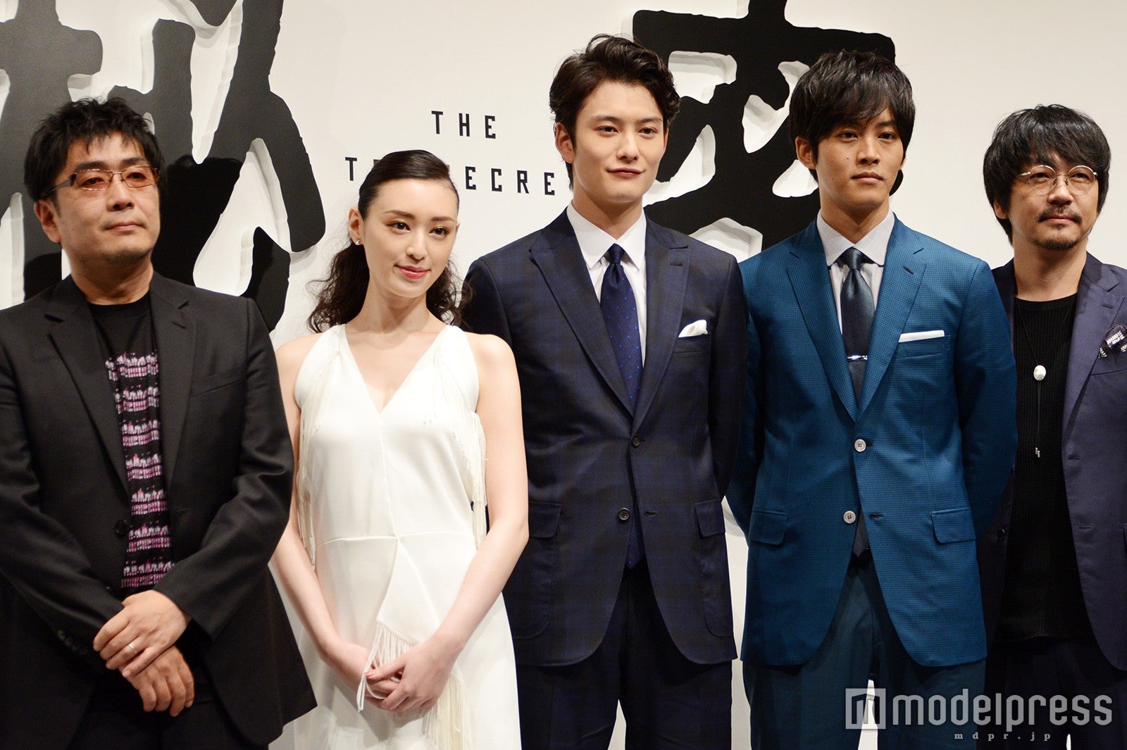 （左から）大友啓史監督、栗山千明、岡田将生、松坂桃李、大森南朋（C）モデルプレス