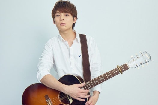 主題歌を歌う岸洋祐