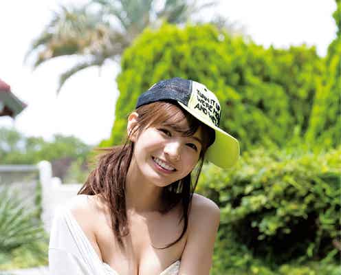 “可愛すぎるビールの売り子”ほのか、はだけたTシャツから豊満美バストこぼれる ヘルシーボディで魅了