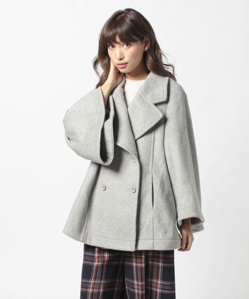 ポンチョライクAラインコート「snidel」27,000円(税込)/画像提供:d fashion powered by MAGASEEK