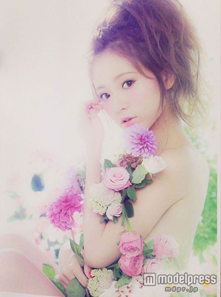 「Popteen」みずきてぃ、華やかヌーディーショットを披露