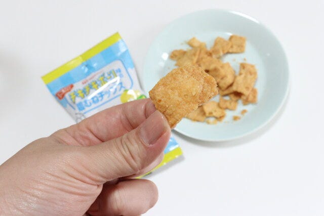 ダイソーのチキチキボーン味の鶏むねチップスの瀬戸内レモン味
